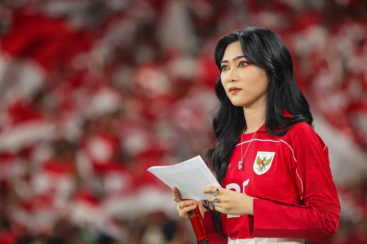 Isyana Sarasvati Bakar...