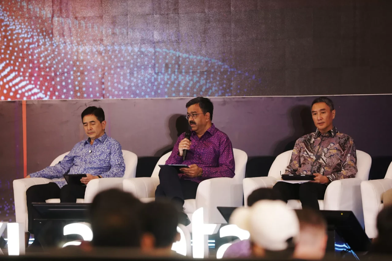 Pemegang Saham XL Axiata...