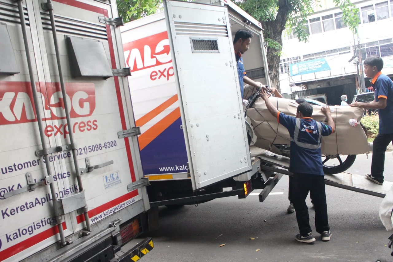 Pengiriman Paket Sepeda...