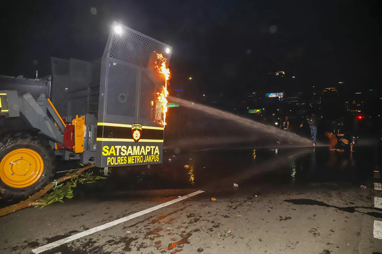 Membara! Aksi Demonstrasi...