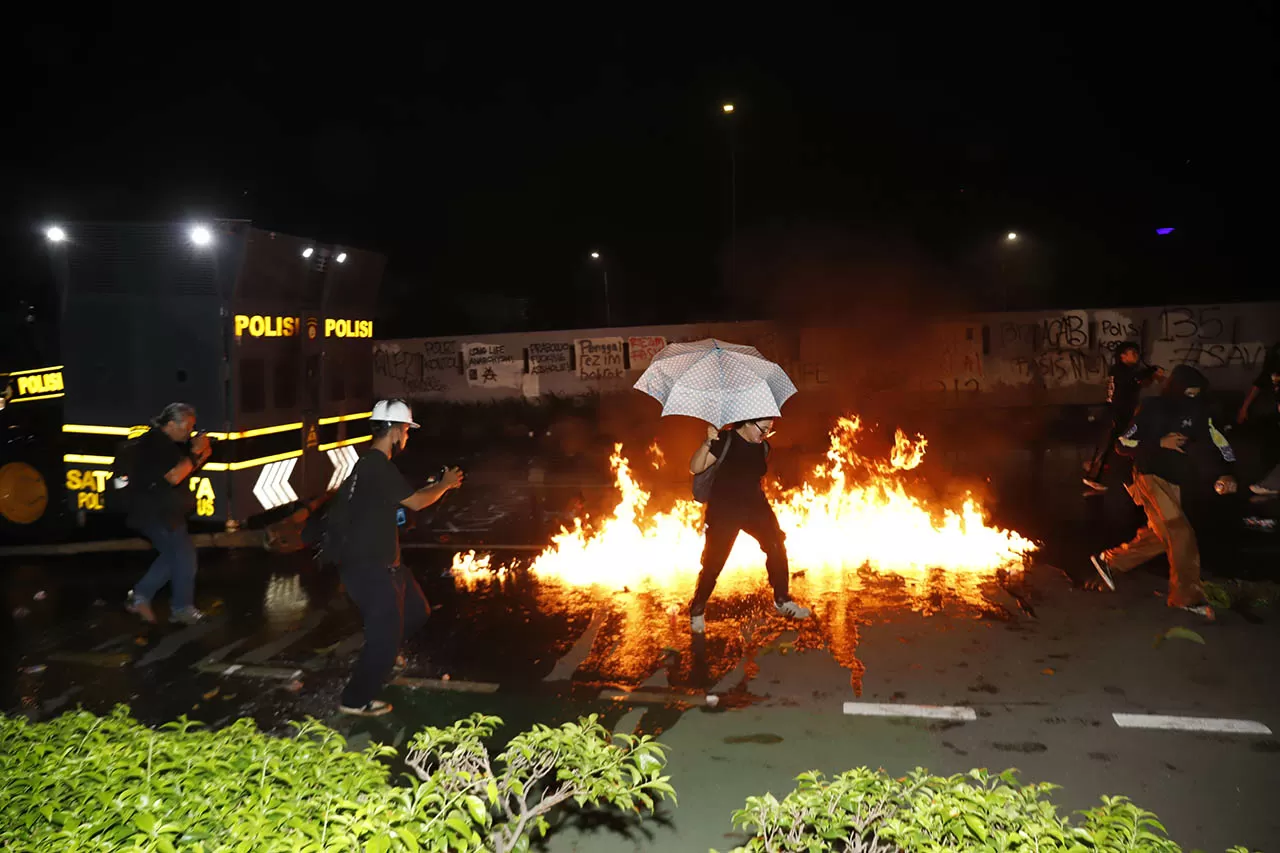 Membara! Aksi Demonstrasi...