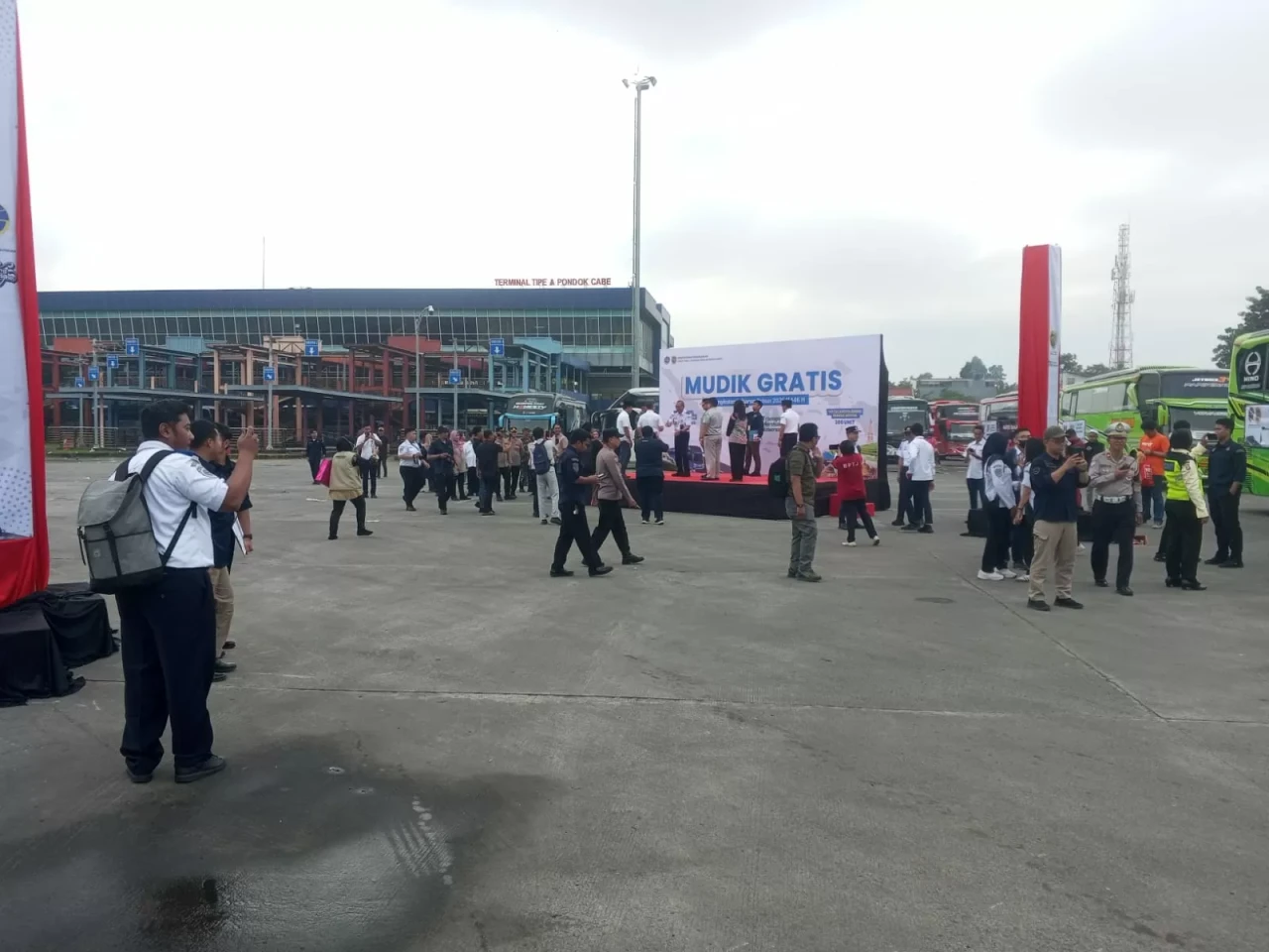 Menhub Dudy Lepas Keberangkatan...