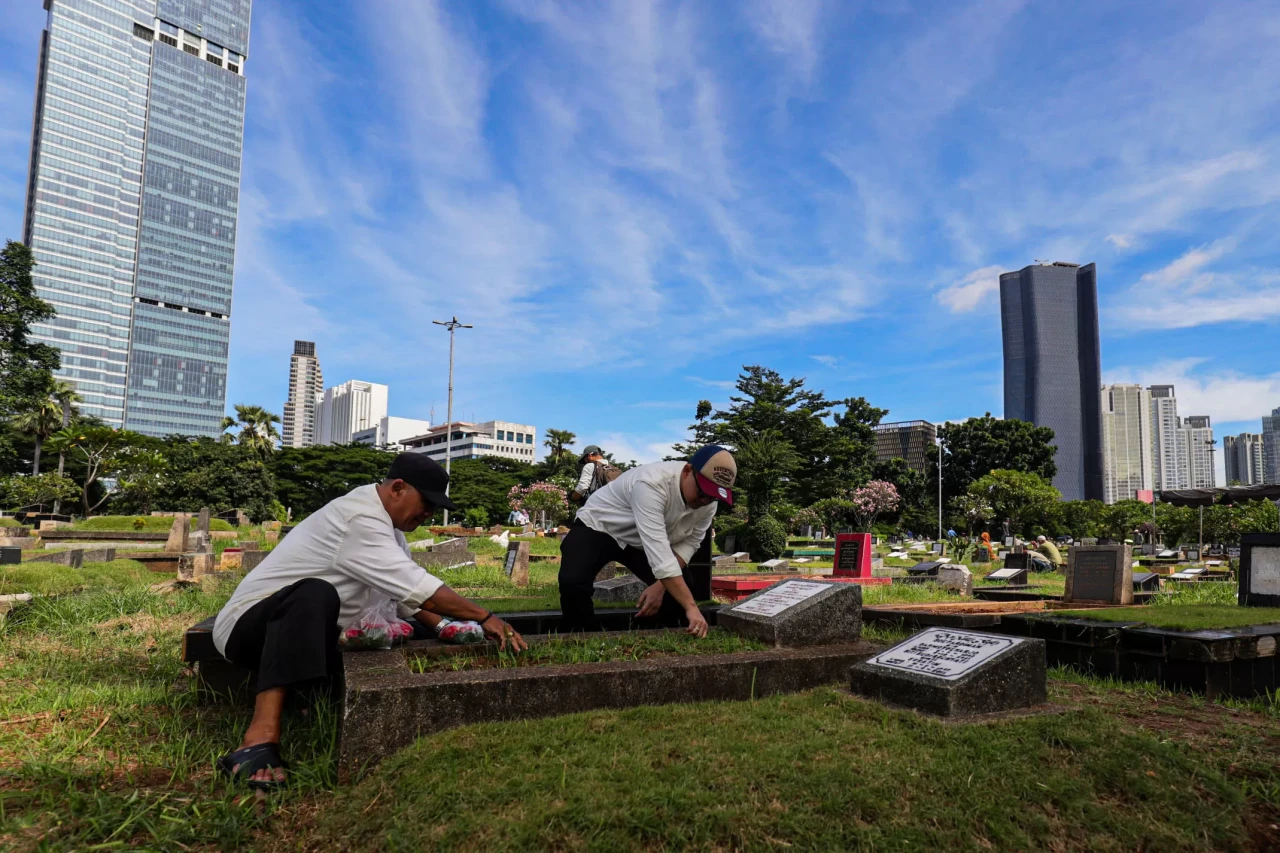Tradisi Ziarah Makam...
