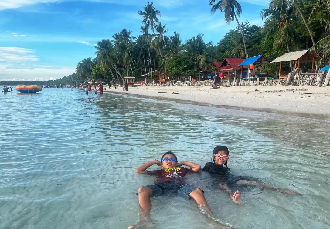 Pesona Pantai Panrangluhu:...