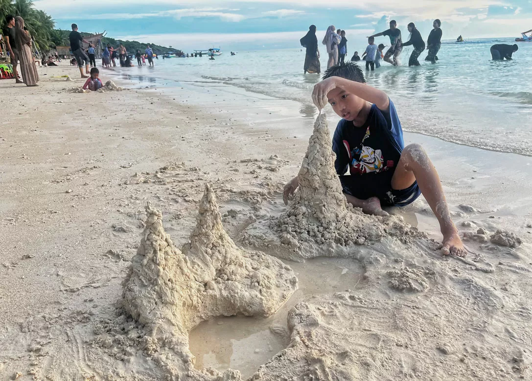 Pesona Pantai Panrangluhu:...
