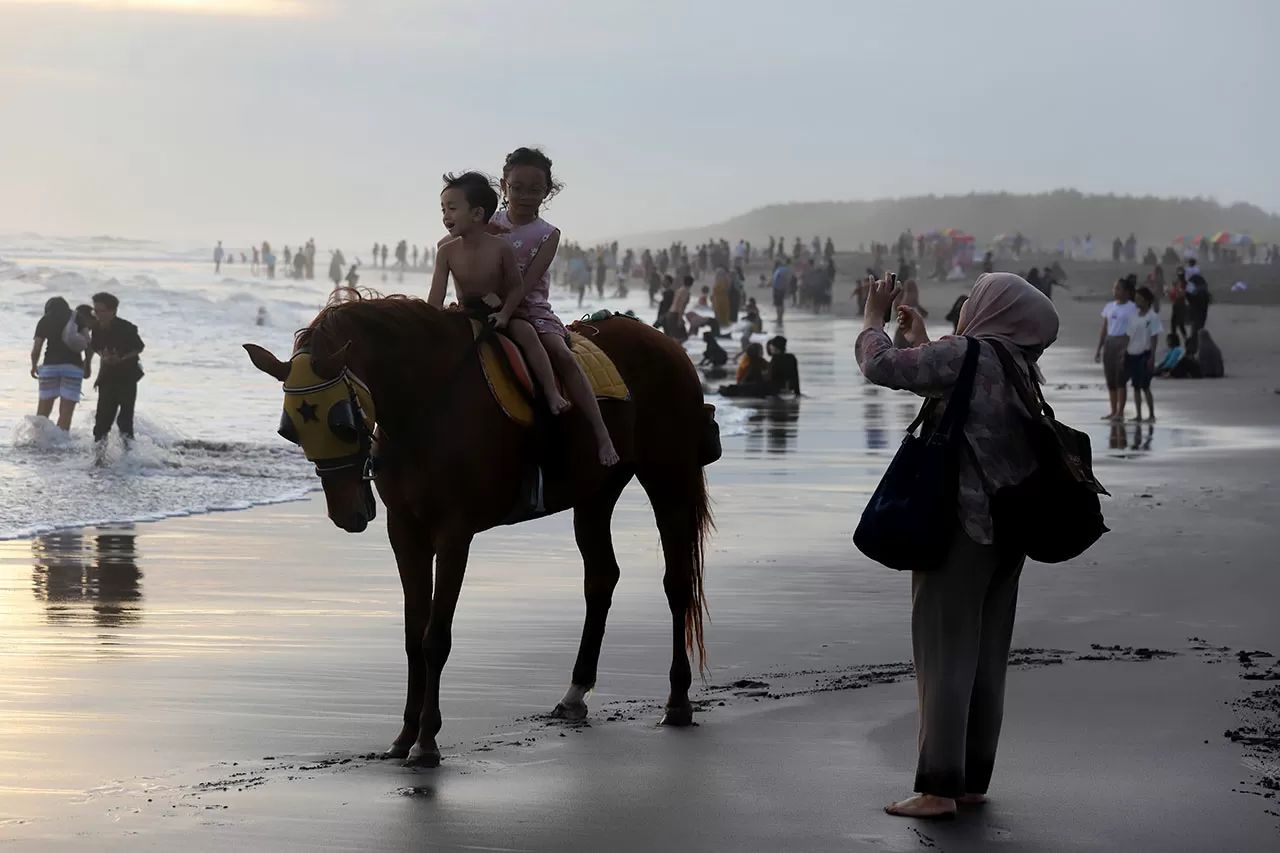 Wisata Delman di Pantai...