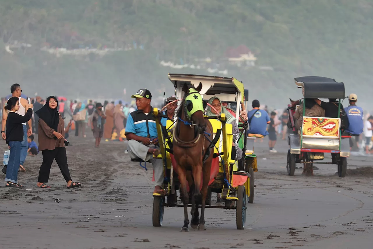Wisata Delman di Pantai...