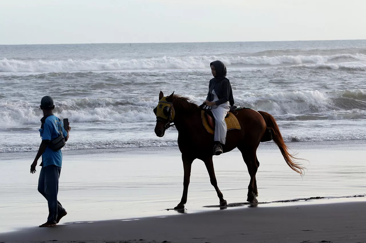 Wisata Delman di Pantai...