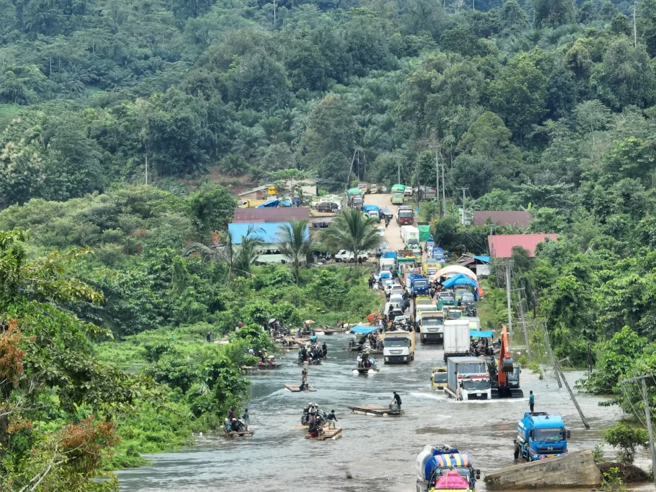 Banjir Rendam Kabupaten...