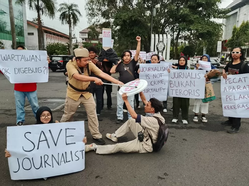 Aksi Solidaritas Kecam...