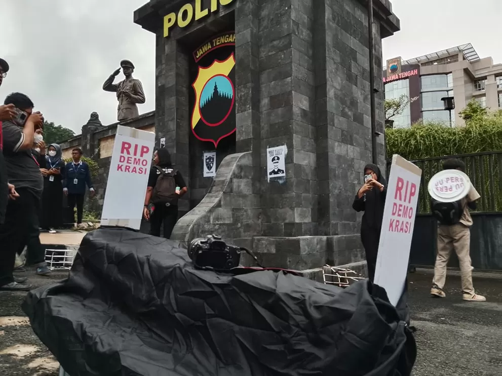 Aksi Solidaritas Kecam...