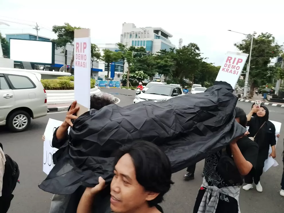 Aksi Solidaritas Kecam...