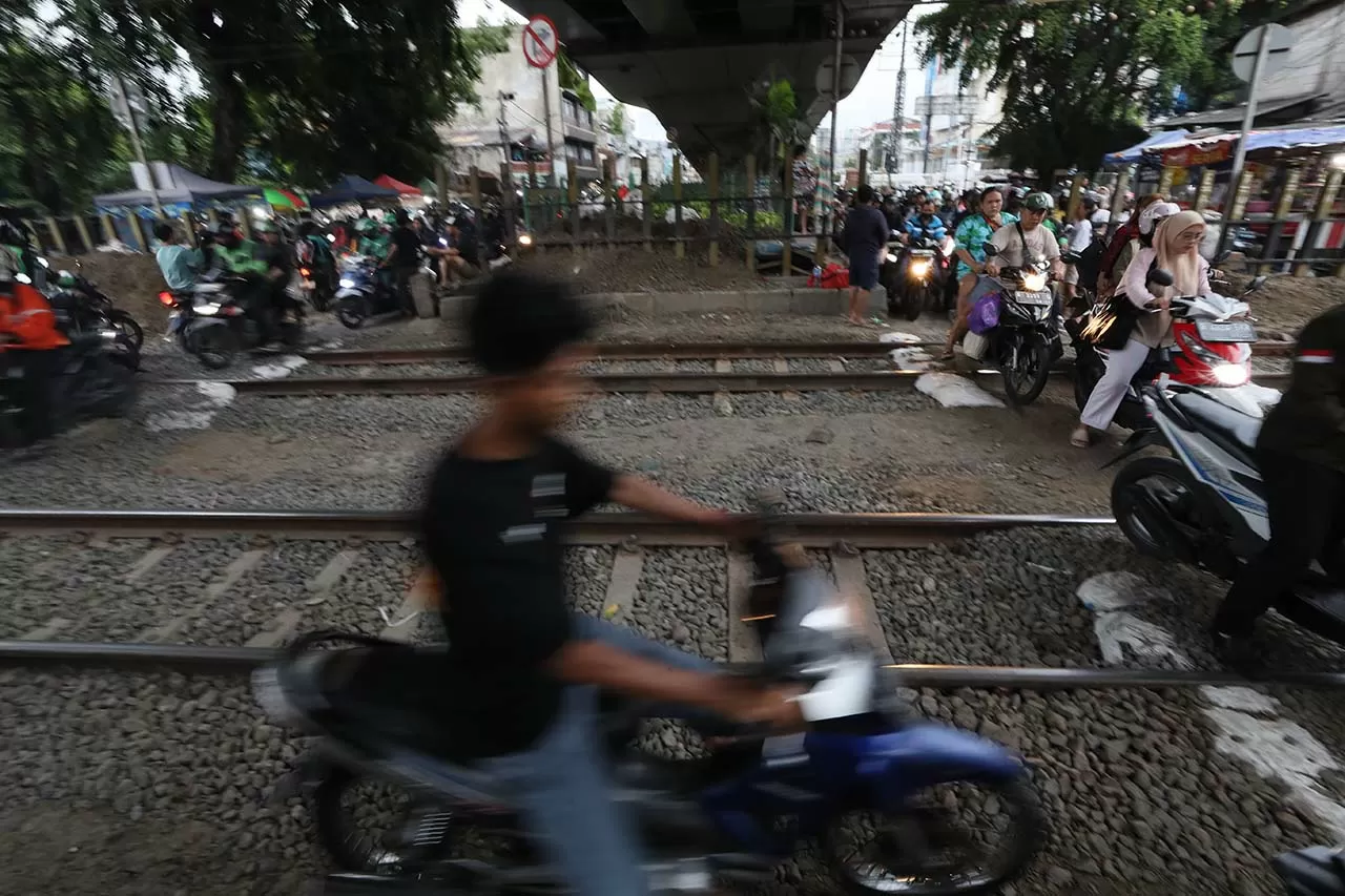 Penutupan Jalur Rel...