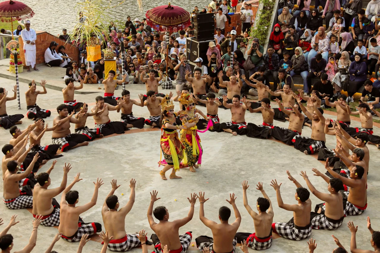 Pertunjukan Tari Kecak...