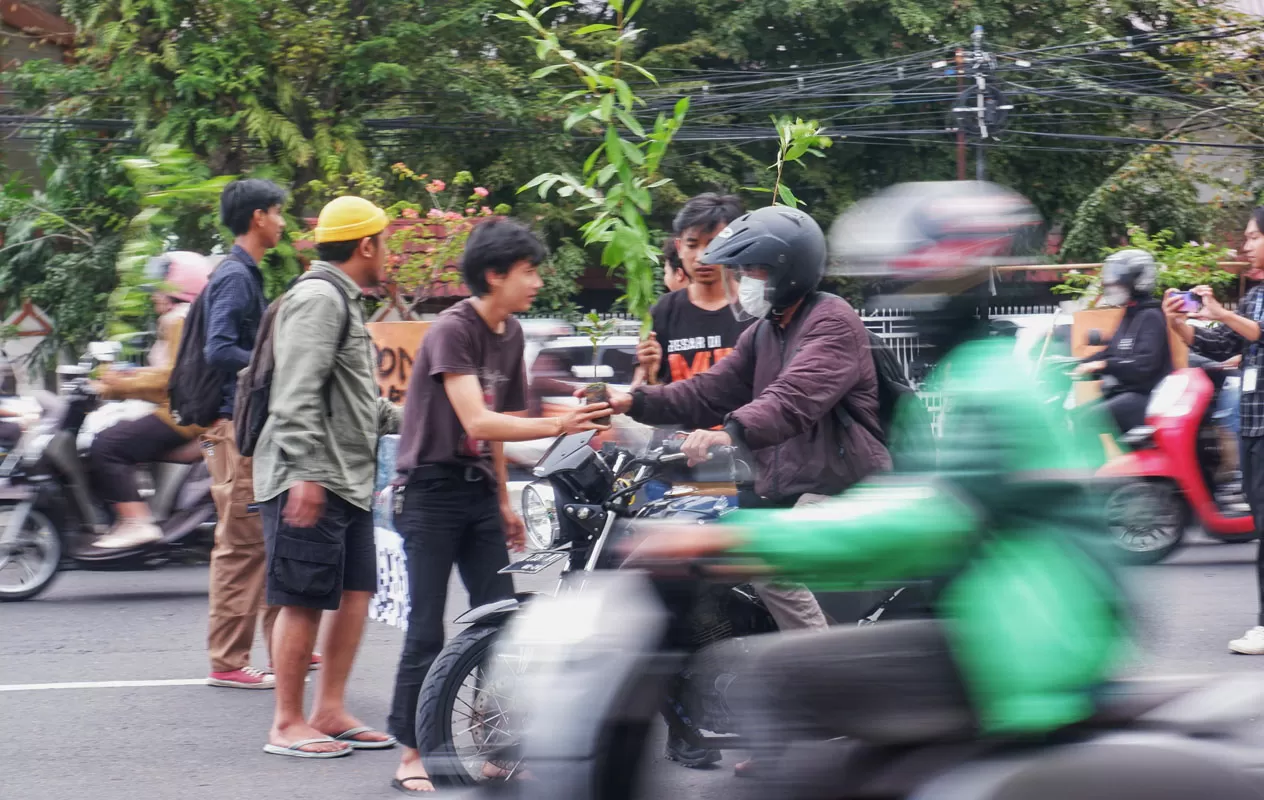 Peringati Hari Bumi,...