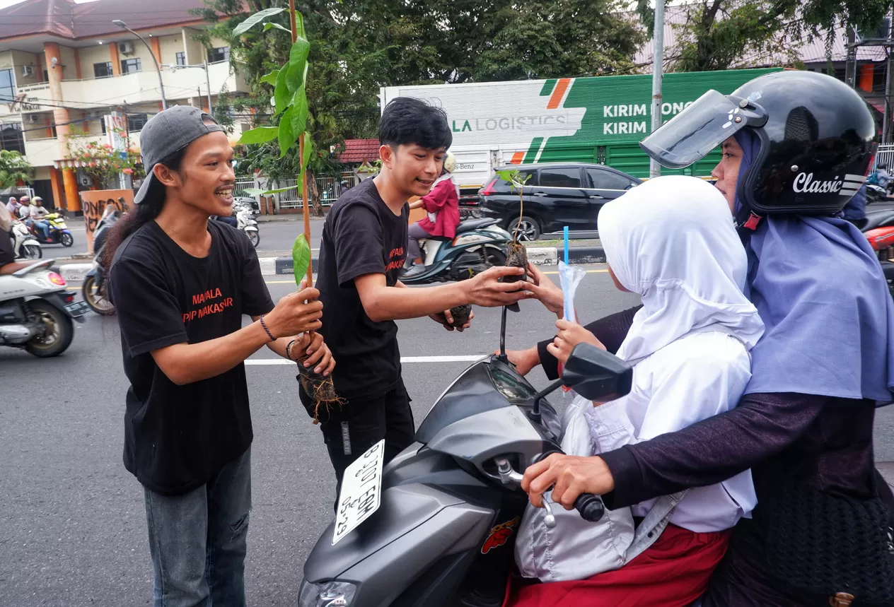 Peringati Hari Bumi,...
