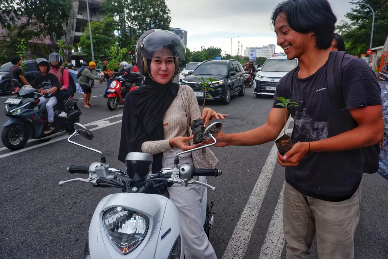 Peringati Hari Bumi,...