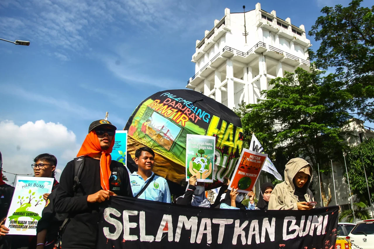 Jalan Kaki Angkat Bola...