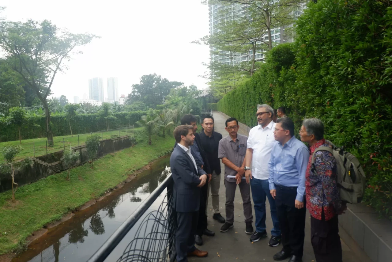 Bangunan Hemat Energi,...