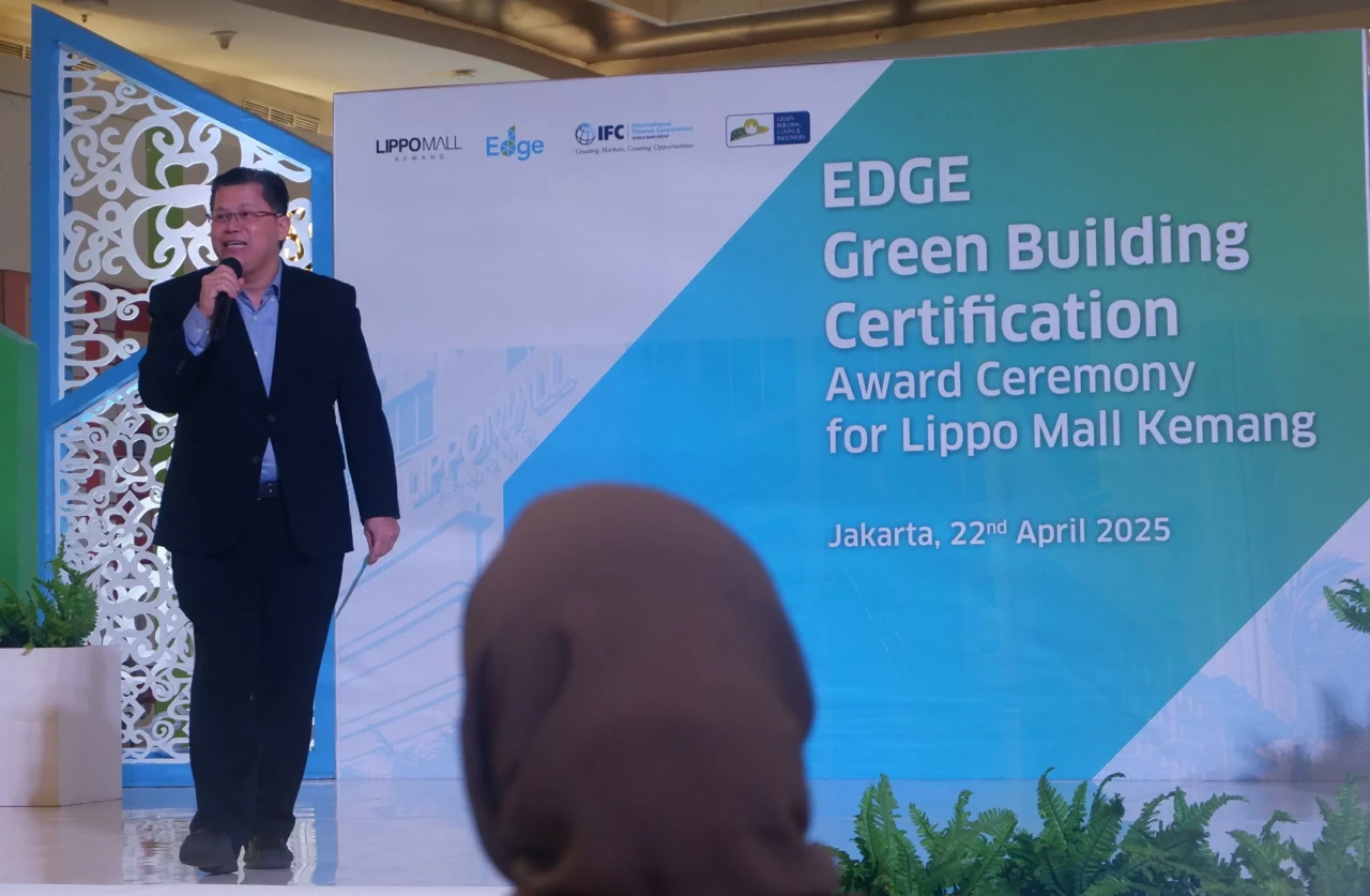 Bangunan Hemat Energi,...