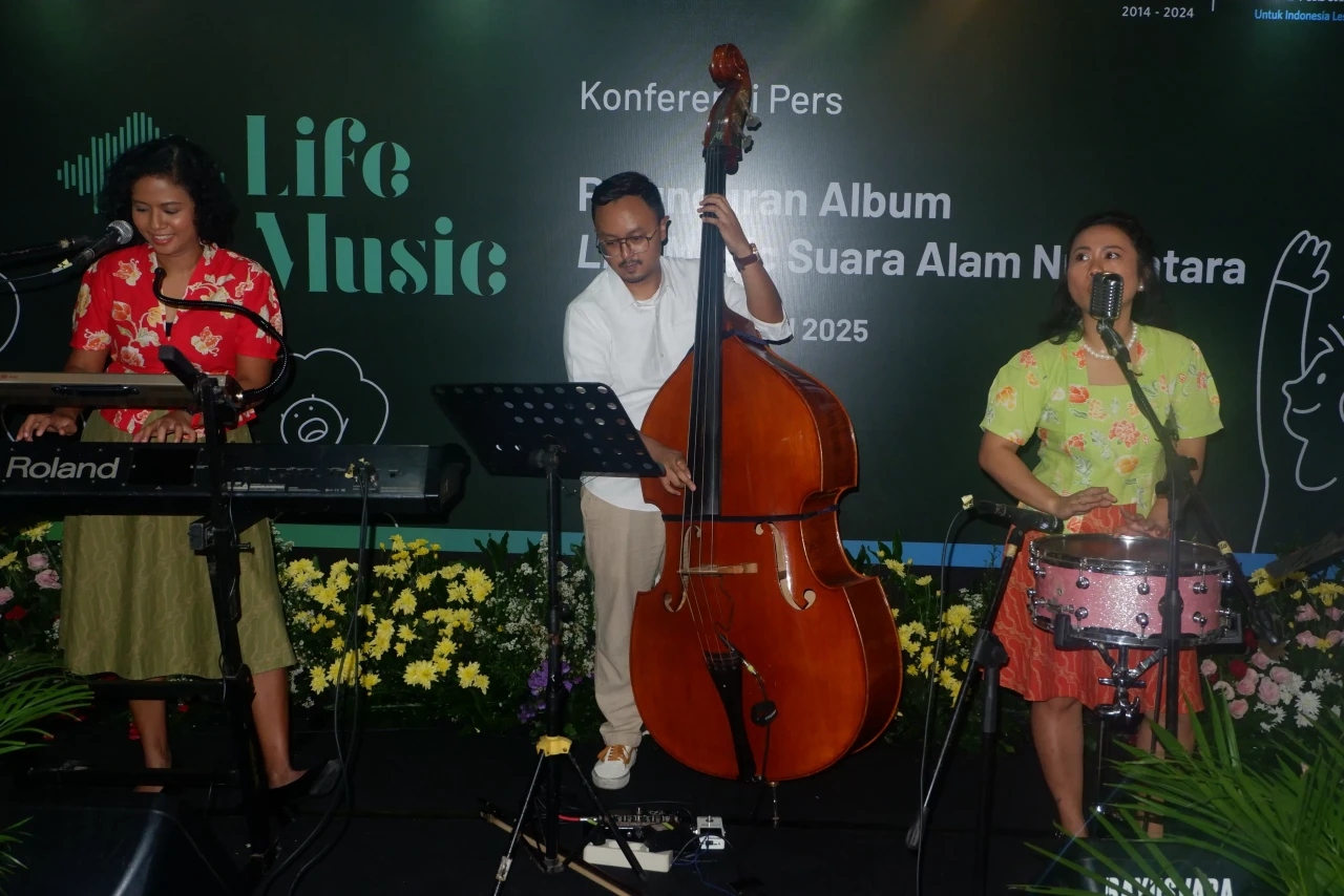 Life Music: Album Suara...