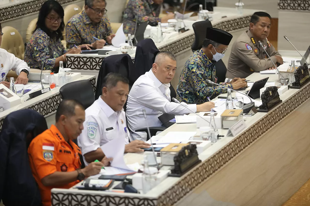 Raker Komisi V DPR Bahas...