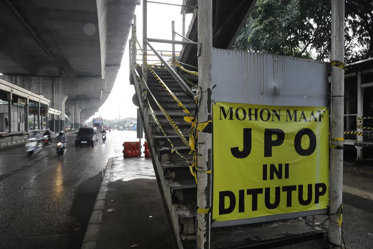 Pagar Hilang Dicuri,...