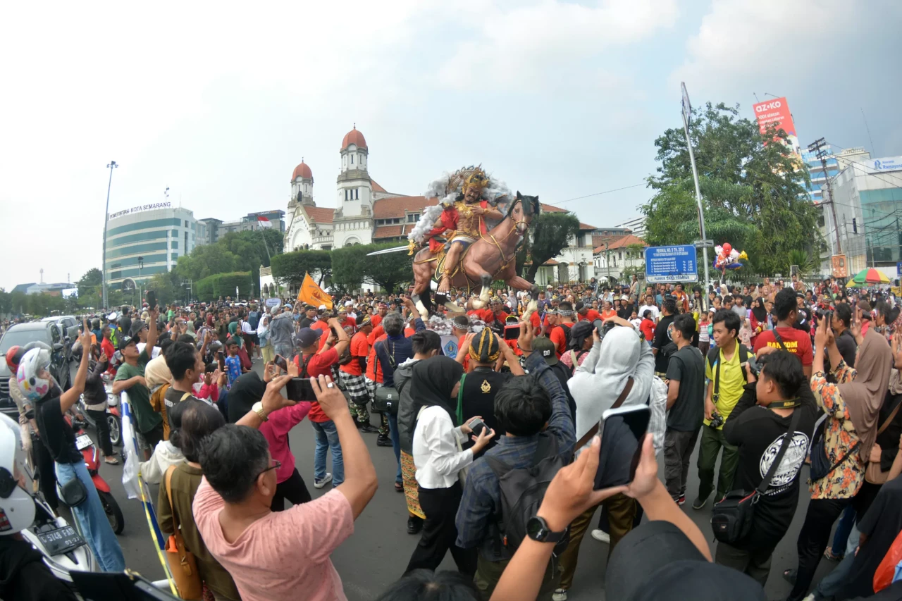 Kemeriahan Karnaval...