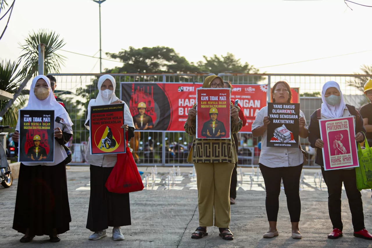 Buruh Gelar Aksi Hari...