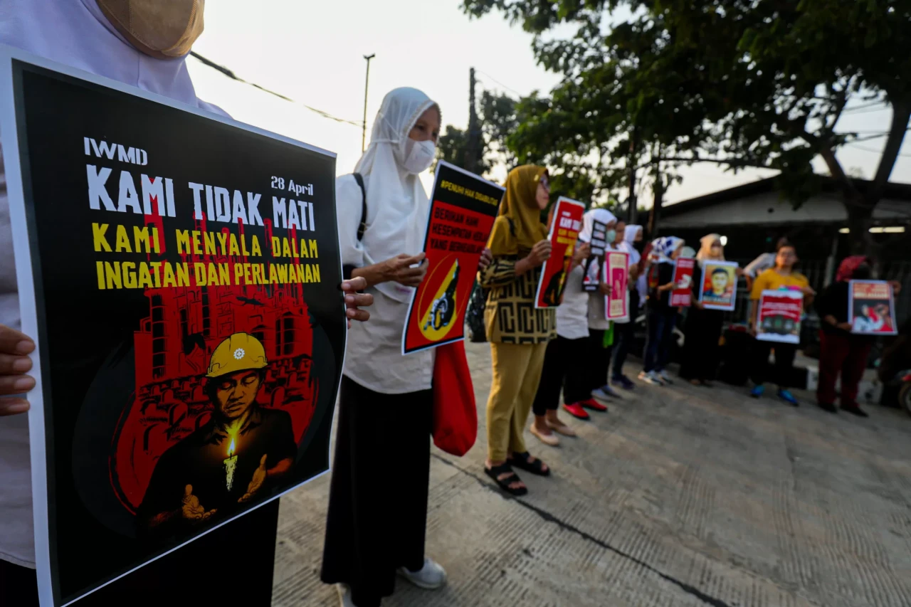 Buruh Gelar Aksi Hari...
