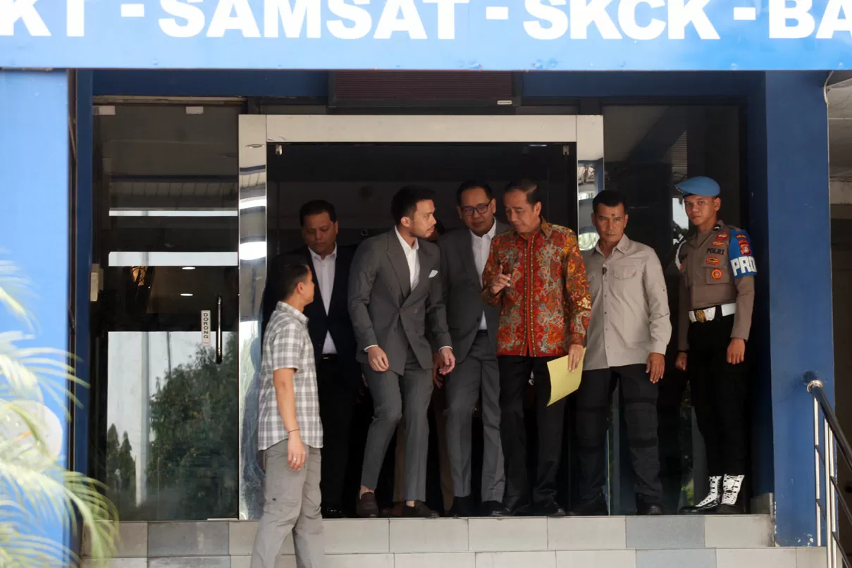 Jokowi Laporkan Tuduhan...