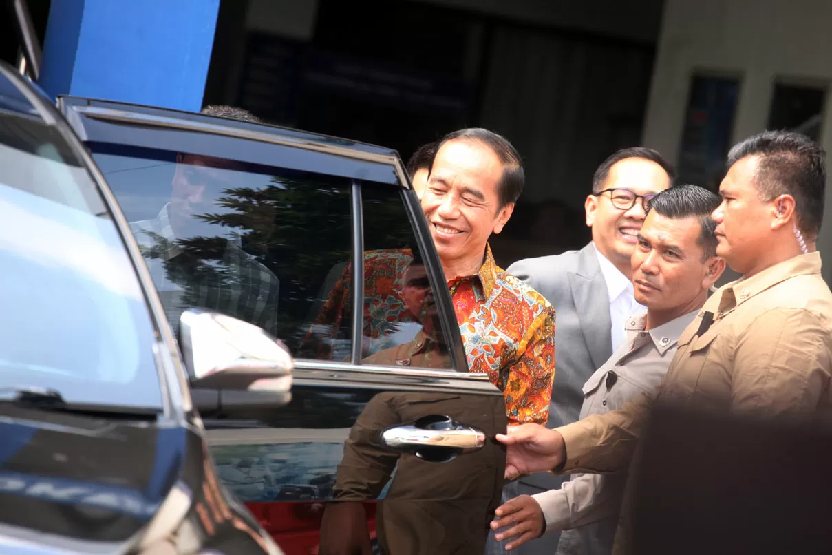 Jokowi Laporkan Tuduhan...
