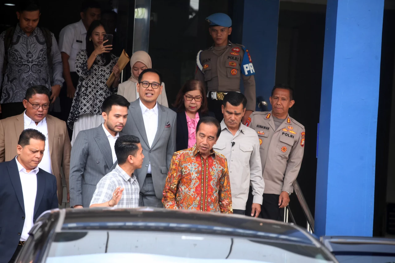 Jokowi Laporkan Tuduhan...