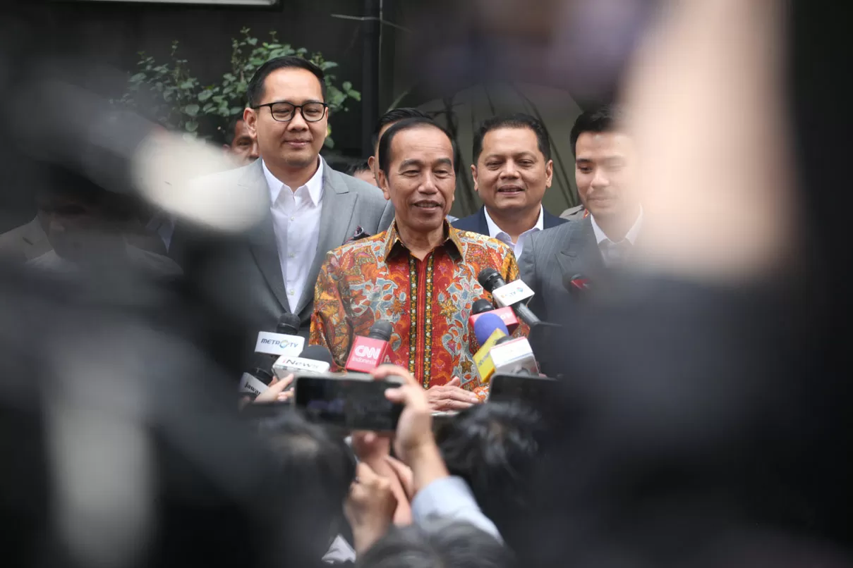 Jokowi Laporkan Tuduhan...
