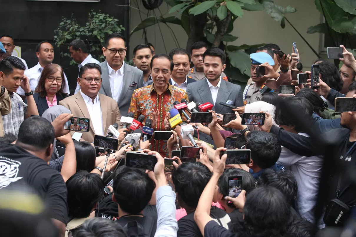 Jokowi Laporkan Tuduhan...