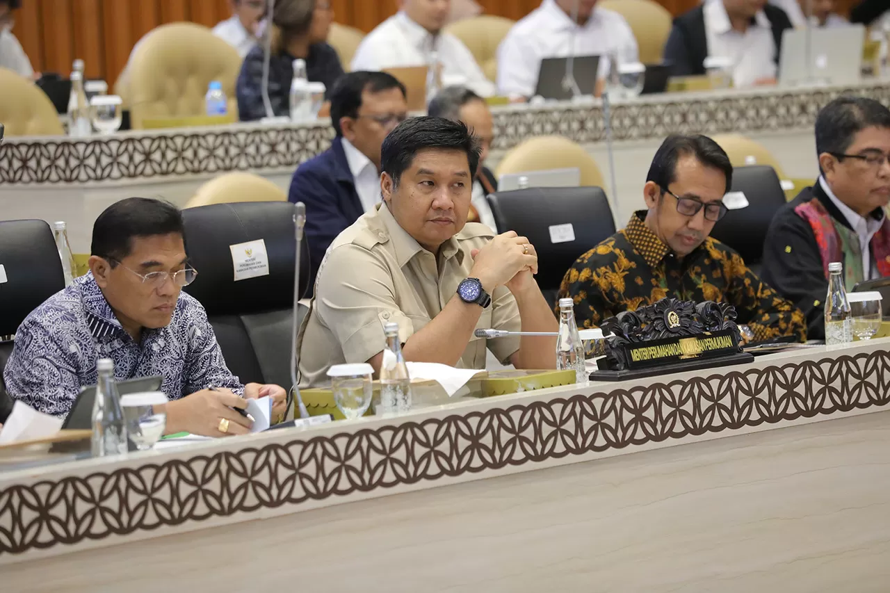 Raker Komisi V dengan...