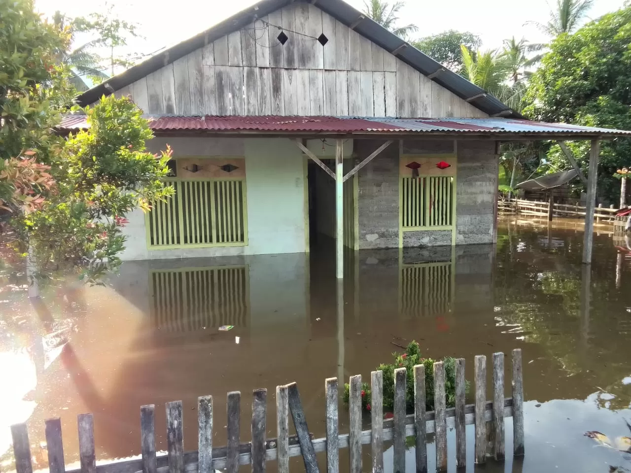 Sungai Sumara Meluap,...