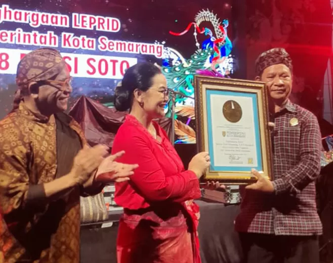 Rekor Makan Soto Semarang...