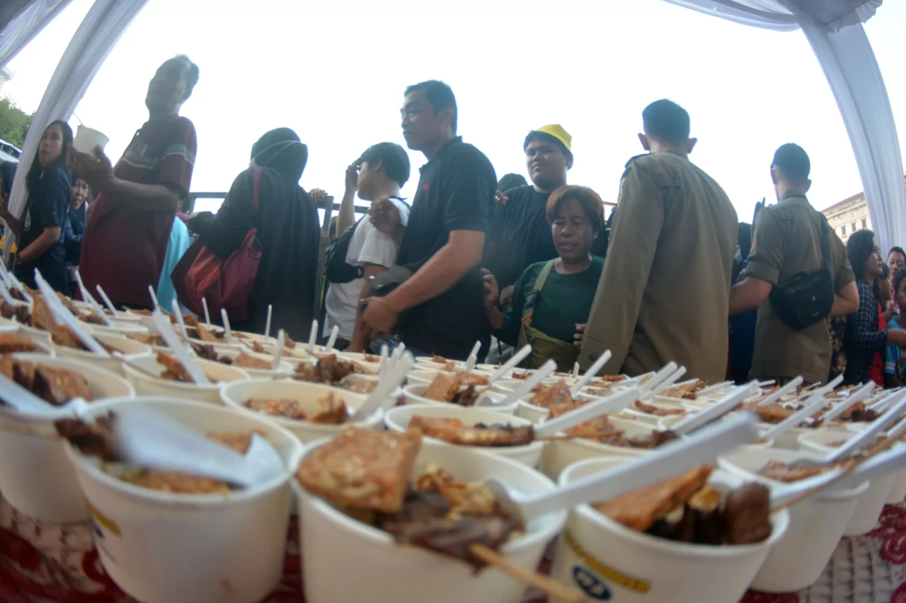 Rekor Makan Soto Semarang...