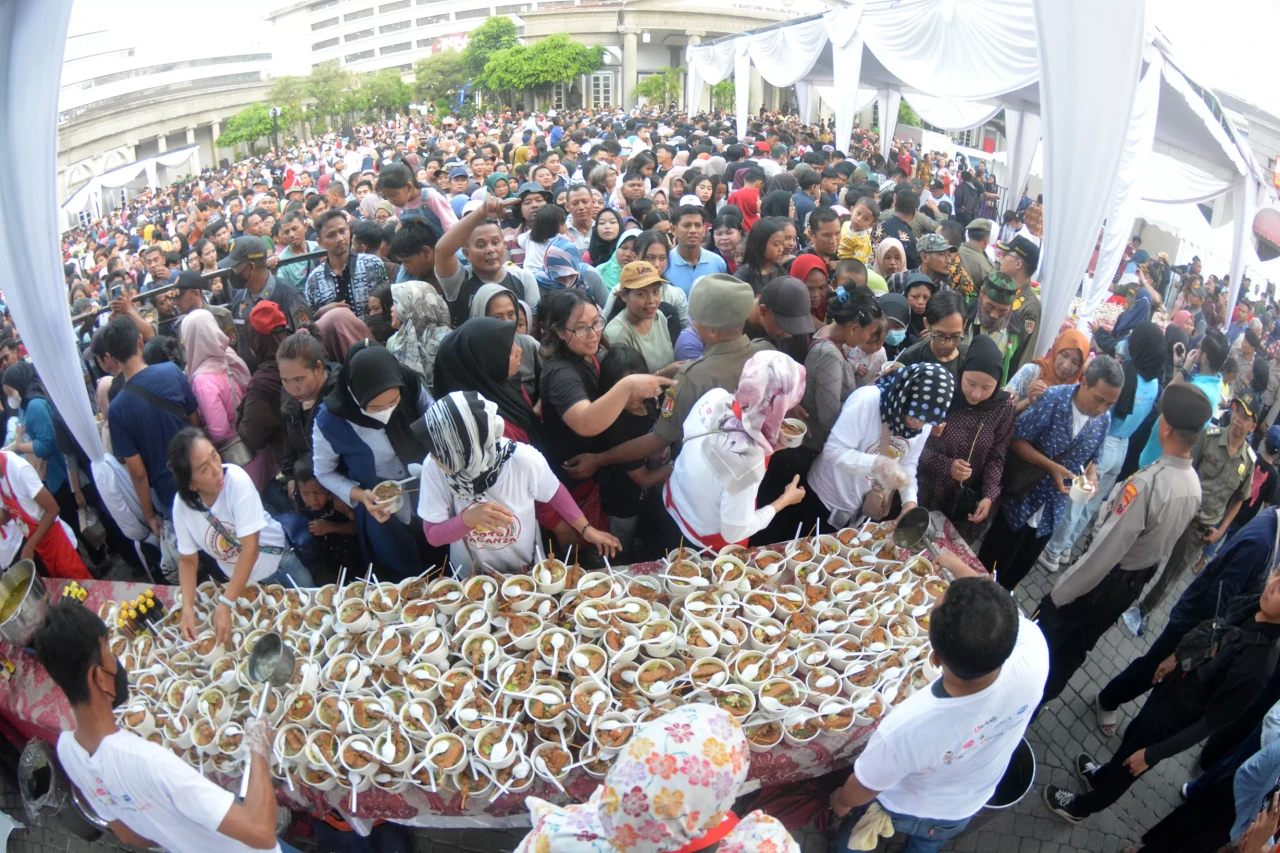 Rekor Makan Soto Semarang...