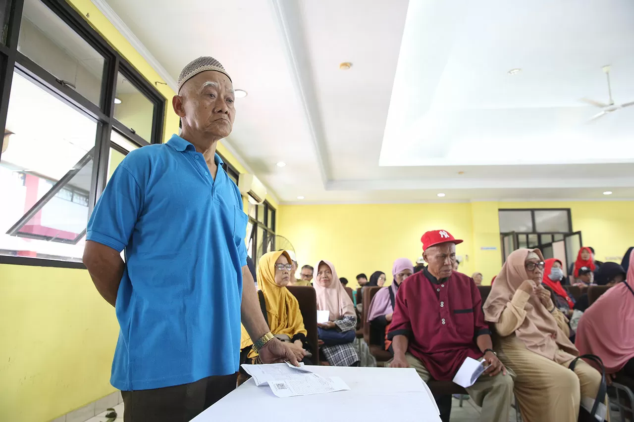 Demi KLG, Warga Lansia...