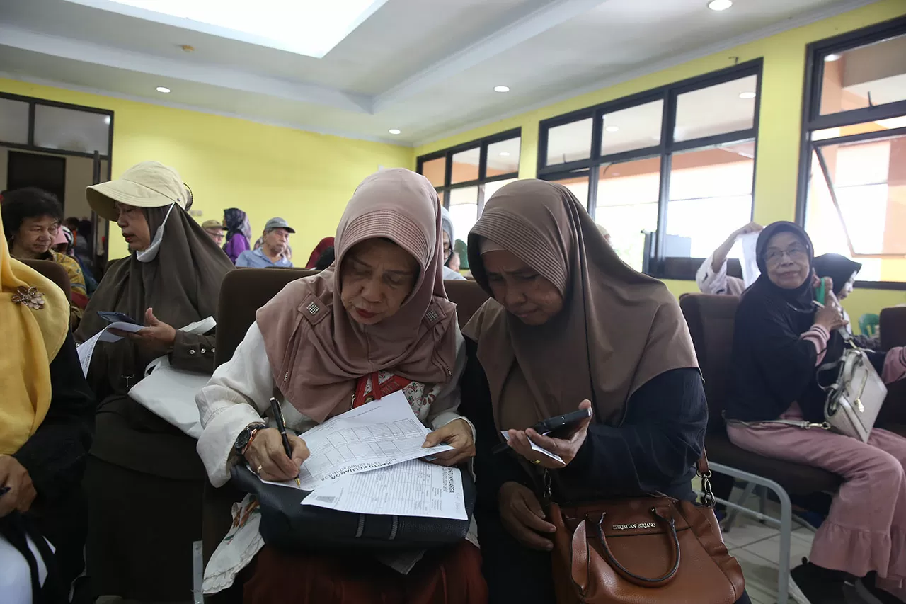 Demi KLG, Warga Lansia...
