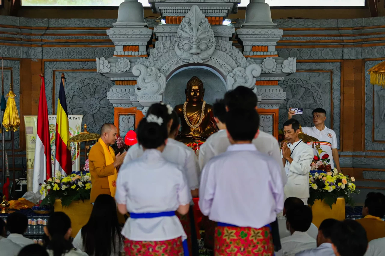 Prosesi Puja Bakti Peringati...