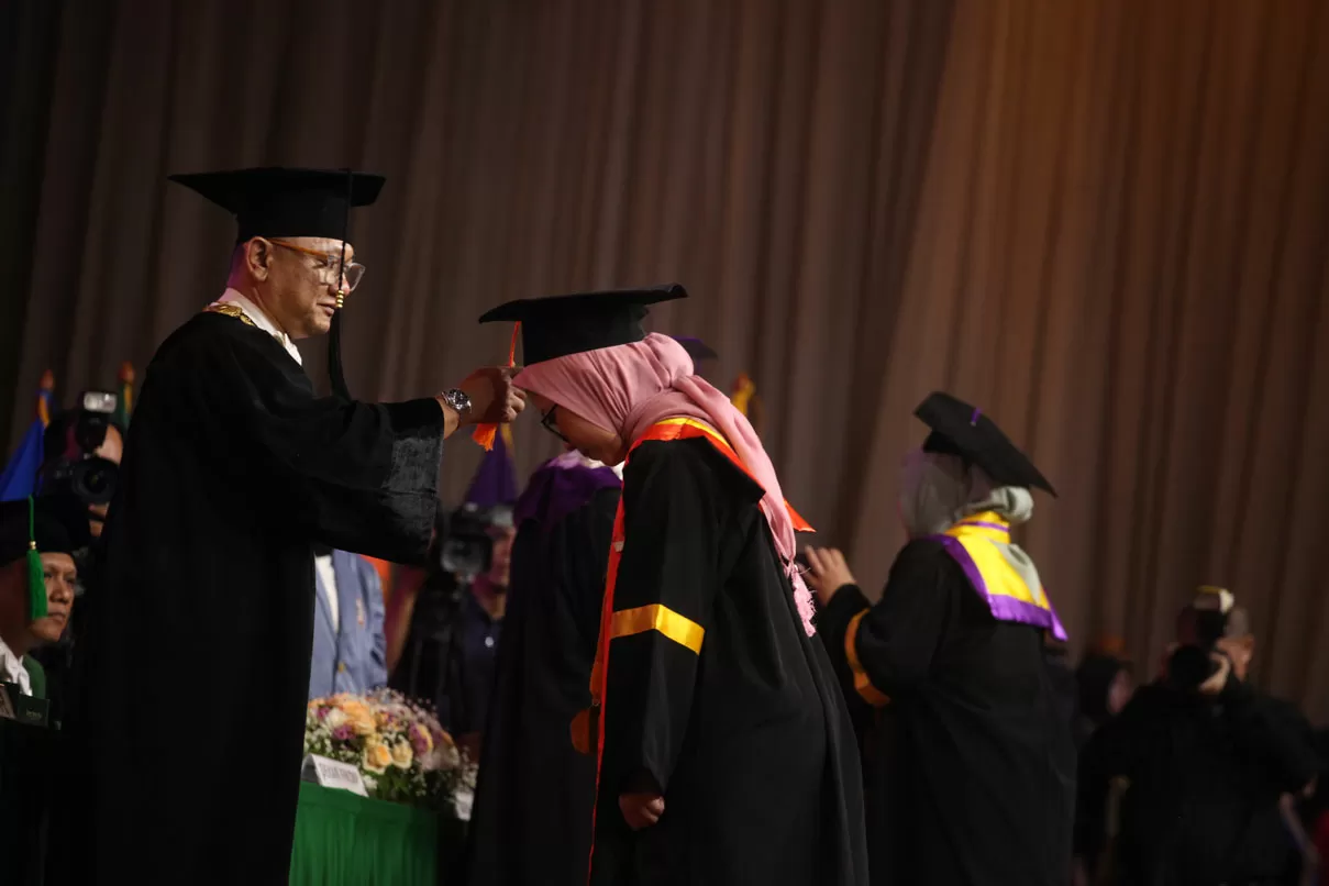 726 Mahasiswa Diwisuda,...