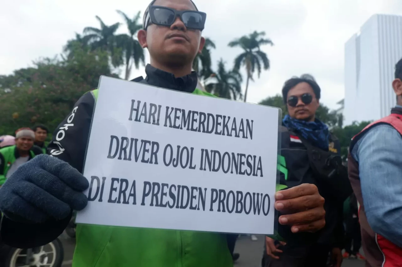 Aksi Damai Ojol Tuntut...