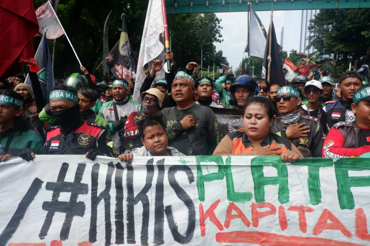 Aksi Damai Ojol Tuntut...