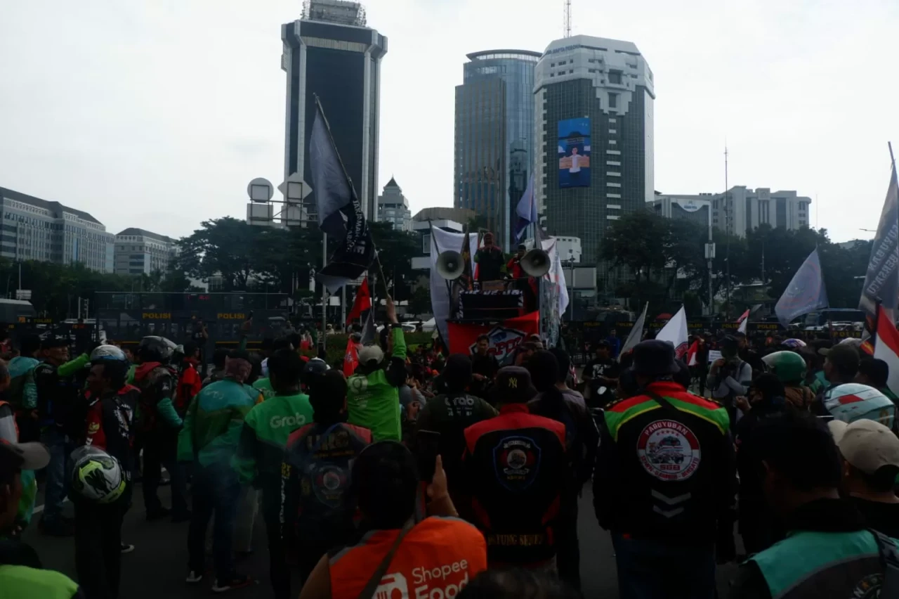 Aksi Damai Ojol Tuntut...