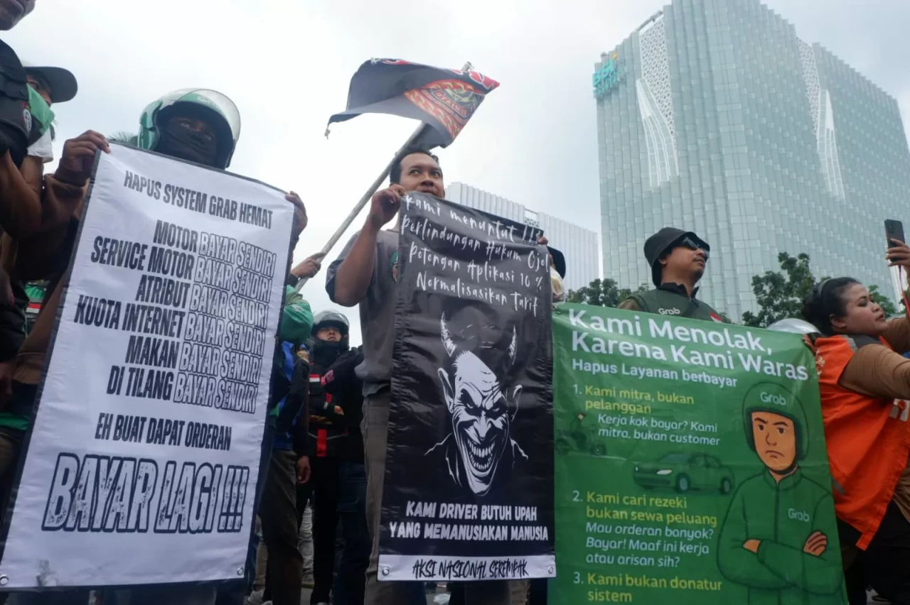 Aksi Damai Ojol Tuntut...