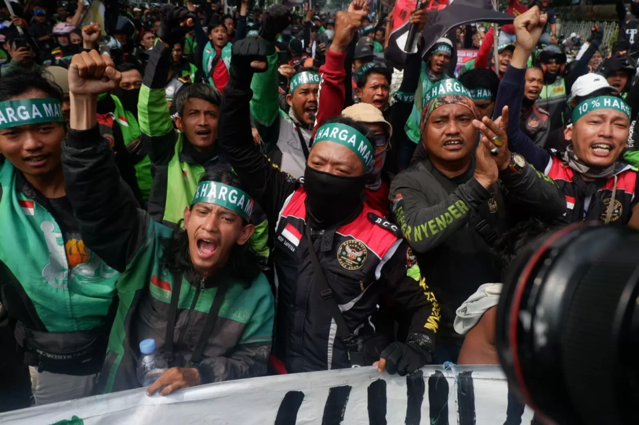 Aksi Damai Ojol Tuntut...
