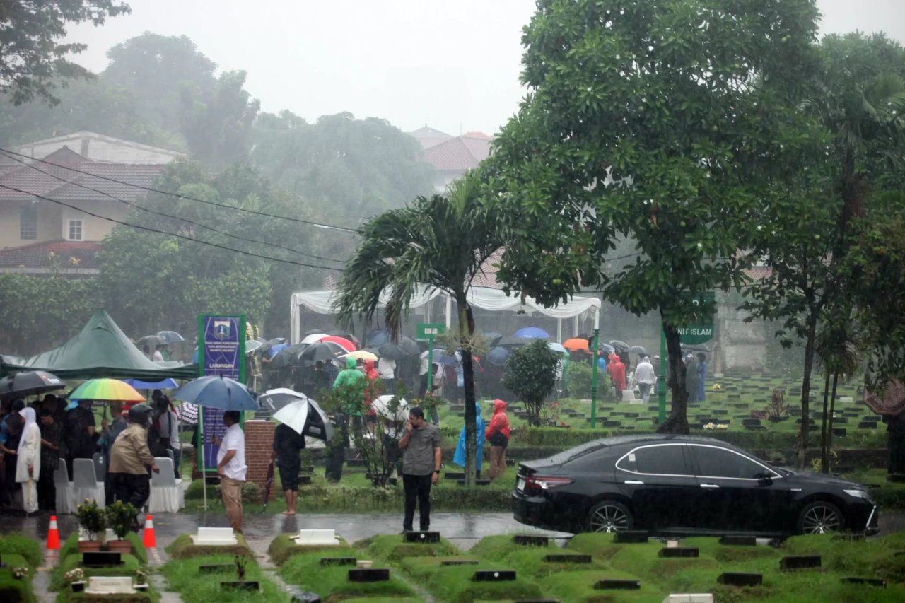 Langit Pun Berduka,...